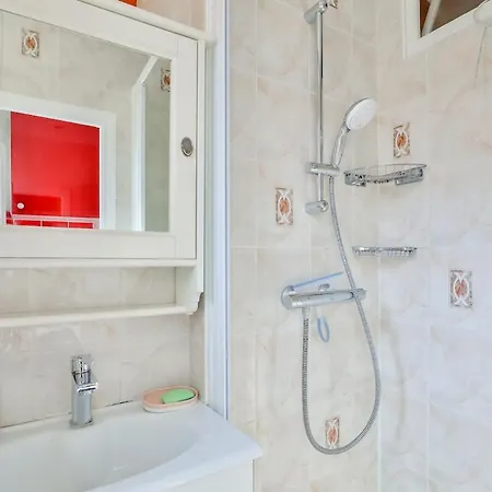 1br Flat 2 Min Away From Metro Station Maraichers 아파트 *